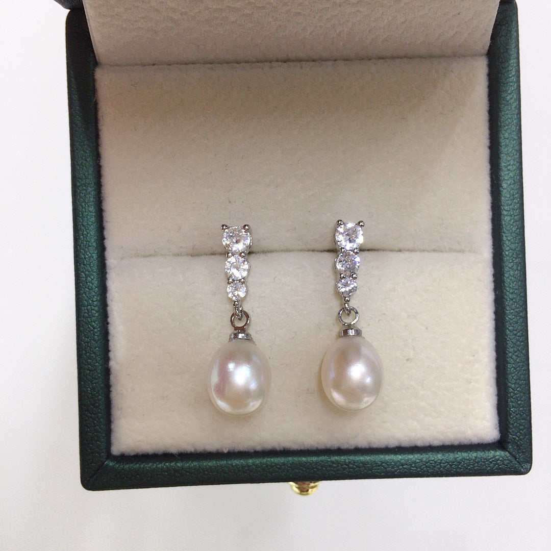 Natural pearl stud earrings